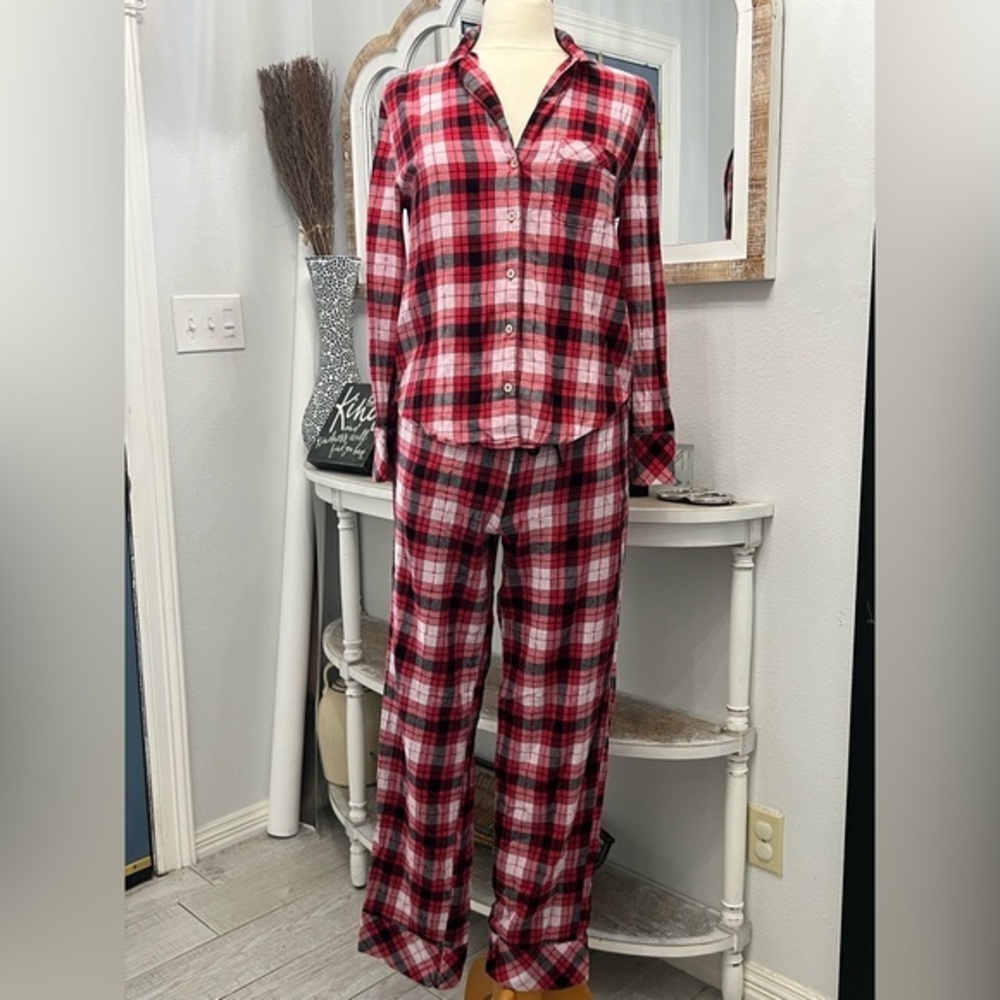 Victoria’s Secret Flannel Pajamas size XS/S
